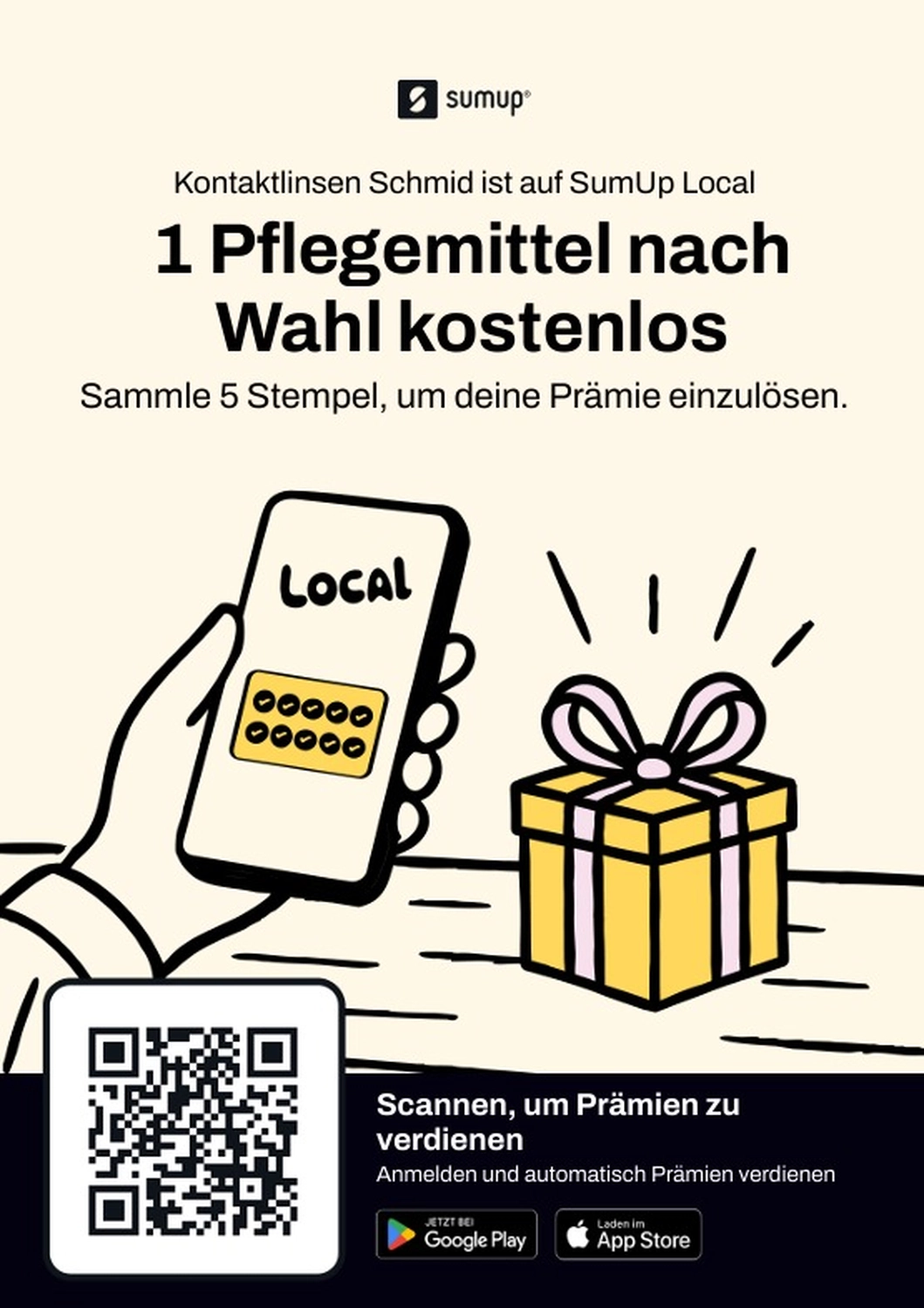 Kontaktlinsen Schmid - Kontaktlinsenspezialist und Sehtherapie - Ein Werbeflyer für „Kontaktlinsen Schmid“ auf SumUp Local zeigt eine Hand mit einem Smartphone neben einer Geschenkbox. Der Text verspricht ein kostenloses Pflegeprodukt nach fünf gesammelten digitalen Stempeln und enthält einen QR-Code mit Links zu den App Stores von Google Play und Apple.